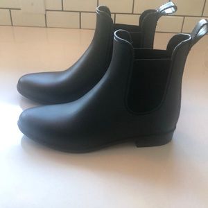 Chelsea Rain Boot
SAM EDELMAN size 7.5